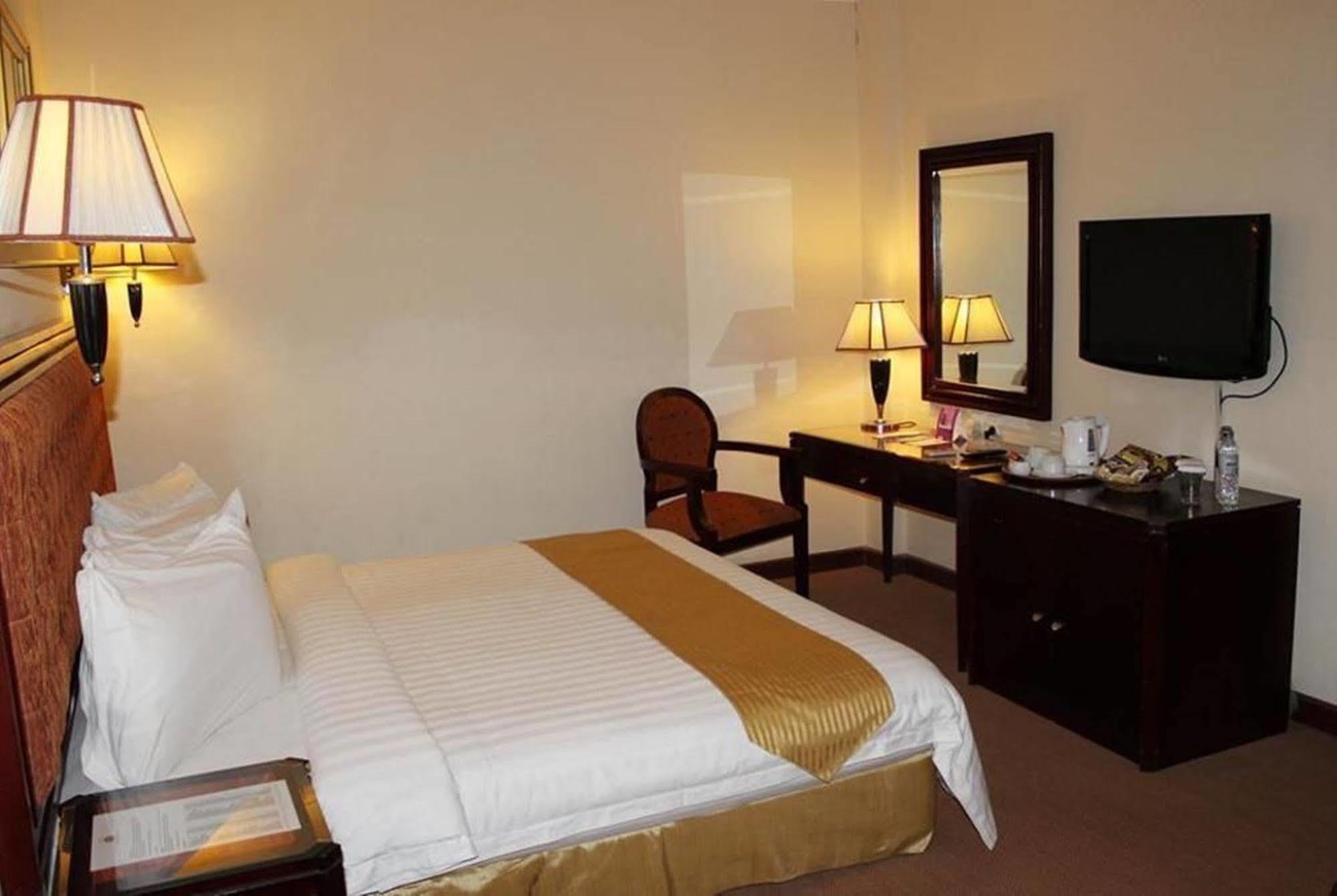 Harbourbay Amir Hotel Batam ภายนอก รูปภาพ
